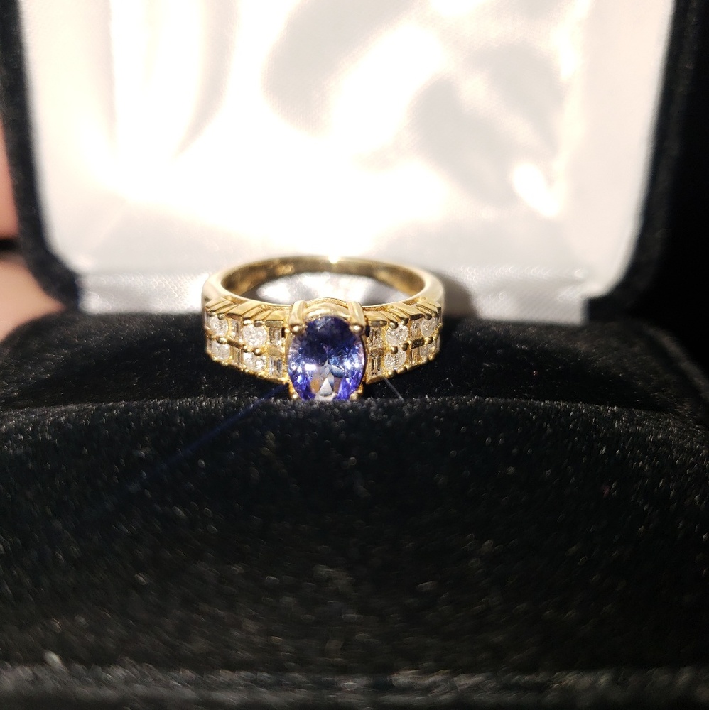 14 karat 1.10 CT OV Tanzanite Diamond Ring